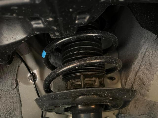 ヤリスクロス ハイブリッドＺ　禁煙車　純正８型ディスプレイ　全周囲カメラ　プリクラッシュセーフティ　レーダークルーズ　シートヒーター　ＬＥＤヘッド　ＥＴＣ　ドラレコ　スマートキー　オートマチックハイビーム　純正１８インチアルミ（20枚目）