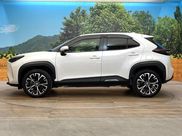 ヤリスクロス ハイブリッドＺ　禁煙車　純正８型ディスプレイ　全周囲カメラ　プリクラッシュセーフティ　レーダークルーズ　シートヒーター　ＬＥＤヘッド　ＥＴＣ　ドラレコ　スマートキー　オートマチックハイビーム　純正１８インチアルミ（24枚目）