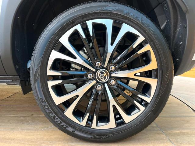 ヤリスクロス ハイブリッドＺ　禁煙車　純正８型ディスプレイ　全周囲カメラ　プリクラッシュセーフティ　レーダークルーズ　シートヒーター　ＬＥＤヘッド　ＥＴＣ　ドラレコ　スマートキー　オートマチックハイビーム　純正１８インチアルミ（29枚目）