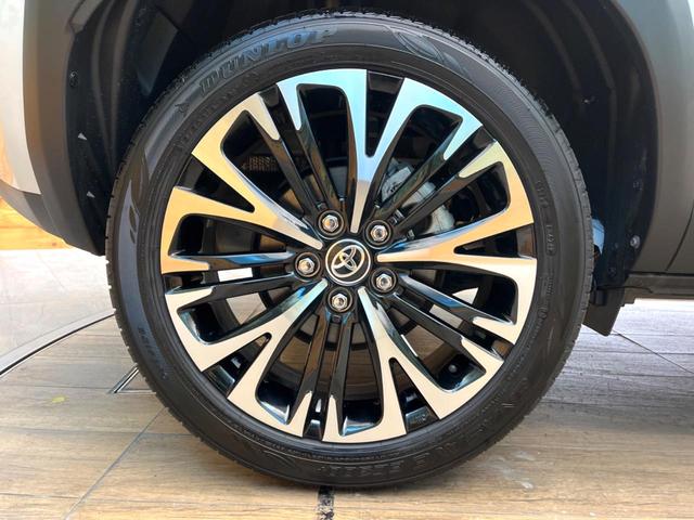 ヤリスクロス ハイブリッドＺ　禁煙車　純正８型ディスプレイ　全周囲カメラ　プリクラッシュセーフティ　レーダークルーズ　シートヒーター　ＬＥＤヘッド　ＥＴＣ　ドラレコ　スマートキー　オートマチックハイビーム　純正１８インチアルミ（30枚目）