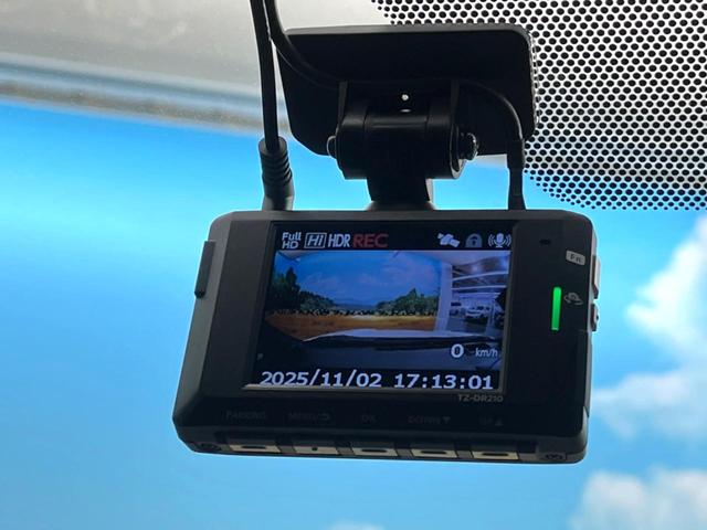 ヤリスクロス ハイブリッドＺ　禁煙車　純正８型ディスプレイ　全周囲カメラ　プリクラッシュセーフティ　レーダークルーズ　シートヒーター　ＬＥＤヘッド　ＥＴＣ　ドラレコ　スマートキー　オートマチックハイビーム　純正１８インチアルミ（35枚目）