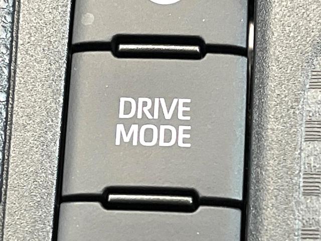 ヤリスクロス ハイブリッドＺ　禁煙車　純正８型ディスプレイ　全周囲カメラ　プリクラッシュセーフティ　レーダークルーズ　シートヒーター　ＬＥＤヘッド　ＥＴＣ　ドラレコ　スマートキー　オートマチックハイビーム　純正１８インチアルミ（53枚目）