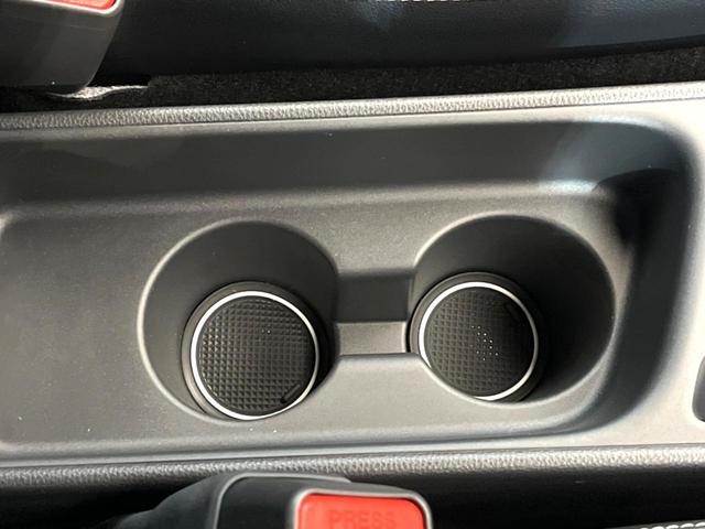 ヤリスクロス ハイブリッドＺ　禁煙車　純正８型ディスプレイ　全周囲カメラ　プリクラッシュセーフティ　レーダークルーズ　シートヒーター　ＬＥＤヘッド　ＥＴＣ　ドラレコ　スマートキー　オートマチックハイビーム　純正１８インチアルミ（70枚目）