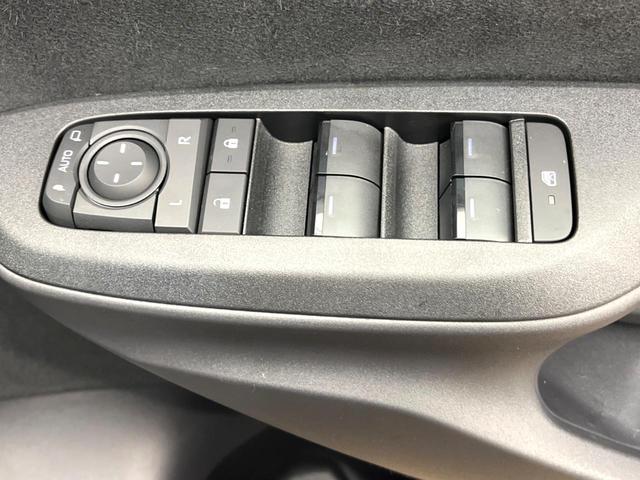 ヤリスクロス ハイブリッドＺ　禁煙車　純正８型ディスプレイ　全周囲カメラ　プリクラッシュセーフティ　レーダークルーズ　シートヒーター　ＬＥＤヘッド　ＥＴＣ　ドラレコ　スマートキー　オートマチックハイビーム　純正１８インチアルミ（71枚目）