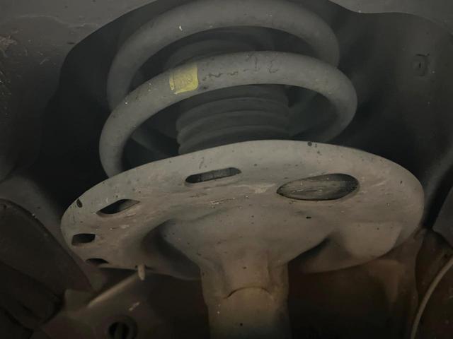 ノア Ｓｉ　Ｇ’ｓ　純正９インチナビ　バックカメラ　フリップダウンモニター　セーフティセンス　純正１８インチアルミ　両側電動スライドドア　ＬＥＤヘッドライト　７人乗り　オートマチックハイビーム　バックカメラ（20枚目）