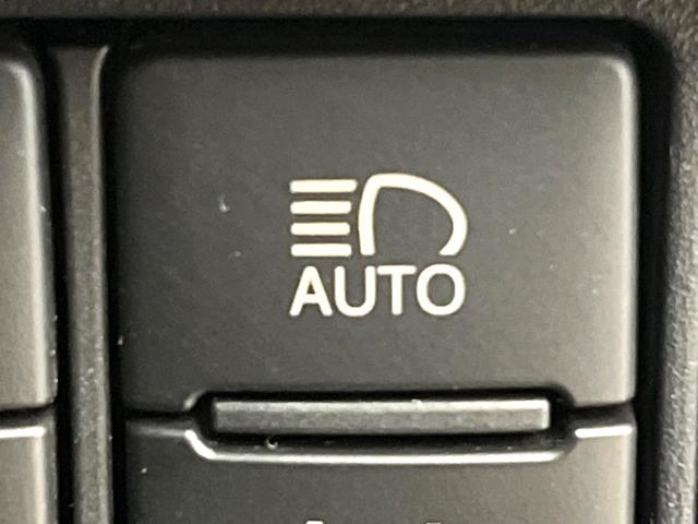 ノア Ｓｉ　Ｇ’ｓ　純正９インチナビ　バックカメラ　フリップダウンモニター　セーフティセンス　純正１８インチアルミ　両側電動スライドドア　ＬＥＤヘッドライト　７人乗り　オートマチックハイビーム　バックカメラ（43枚目）