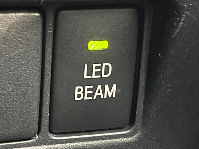 ノア Ｓｉ　Ｇ’ｓ　純正９インチナビ　バックカメラ　フリップダウンモニター　セーフティセンス　純正１８インチアルミ　両側電動スライドドア　ＬＥＤヘッドライト　７人乗り　オートマチックハイビーム　バックカメラ（48枚目）