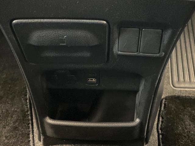 ノア Ｓｉ　Ｇ’ｓ　純正９インチナビ　バックカメラ　フリップダウンモニター　セーフティセンス　純正１８インチアルミ　両側電動スライドドア　ＬＥＤヘッドライト　７人乗り　オートマチックハイビーム　バックカメラ（63枚目）