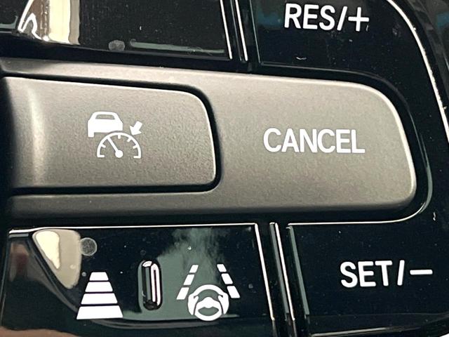 ヴェゼル e:HEV PLaY 禁煙車 メーカー純正9インチナビ サンルーフ 全周囲カメラ パワーバックドア オートマチックハイビーム 横滑り防止 LEDヘッド ETC ドラレコ スマートキー 純正18インチアルミ(40枚目)