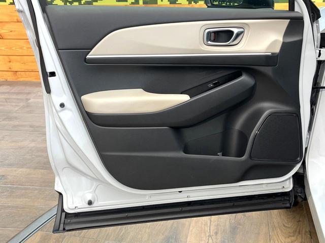 ヴェゼル e:HEV PLaY 禁煙車 メーカー純正9インチナビ サンルーフ 全周囲カメラ パワーバックドア オートマチックハイビーム 横滑り防止 LEDヘッド ETC ドラレコ スマートキー 純正18インチアルミ(67枚目)