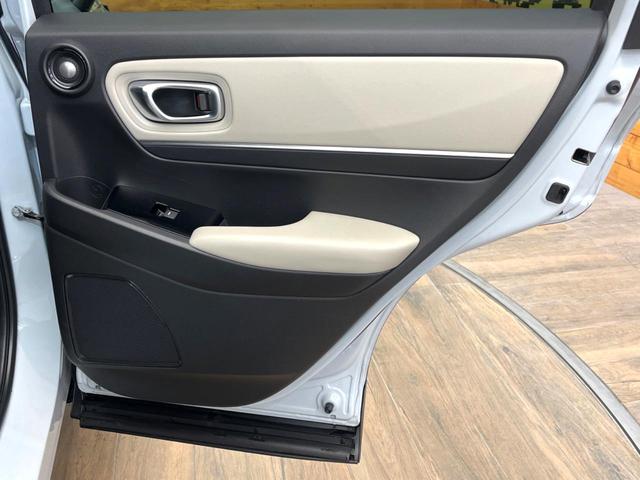 ヴェゼル e:HEV PLaY 禁煙車 メーカー純正9インチナビ サンルーフ 全周囲カメラ パワーバックドア オートマチックハイビーム 横滑り防止 LEDヘッド ETC ドラレコ スマートキー 純正18インチアルミ(70枚目)