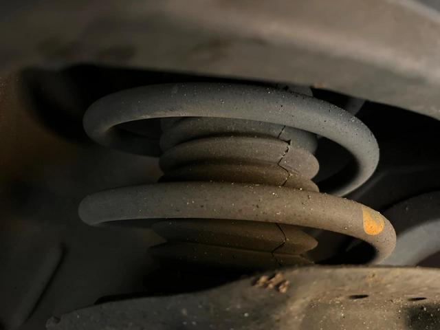 エクストレイル ２０Ｘｔｔ　エマージェンシーブレーキパッケージ　ＳＤナビ　全周囲カメラ　衝突被害軽減システム　電動リアゲート　コーナーセンサー　スマートキー　ＬＥＤヘッド　ルーフレール　ビルトインＥＴＣ　クルコン　車線逸脱警報　オートライト　デュアルエアコン（20枚目）