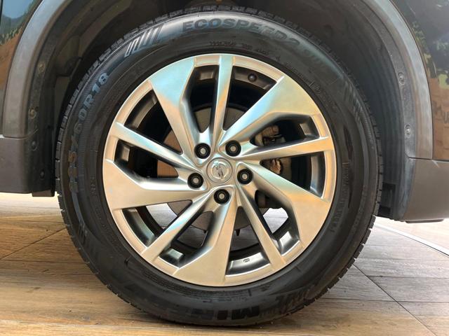 エクストレイル ２０Ｘｔｔ　エマージェンシーブレーキパッケージ　ＳＤナビ　全周囲カメラ　衝突被害軽減システム　電動リアゲート　コーナーセンサー　スマートキー　ＬＥＤヘッド　ルーフレール　ビルトインＥＴＣ　クルコン　車線逸脱警報　オートライト　デュアルエアコン（28枚目）