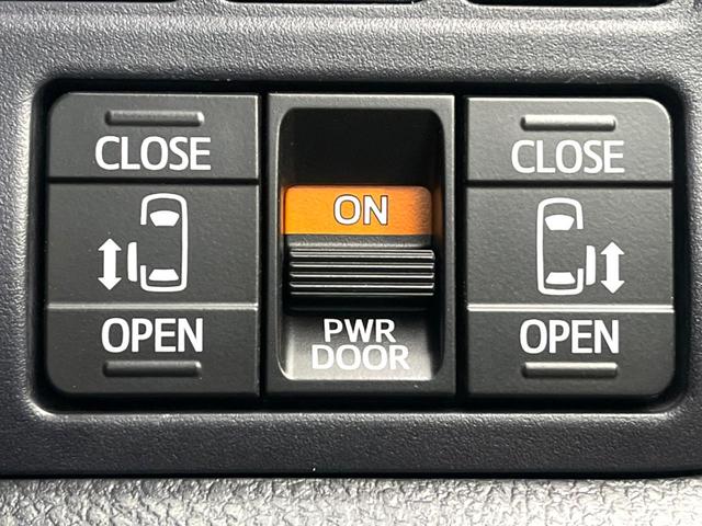 ヴォクシー ＺＳ　煌ＩＩ　両側電動ドア　純正ＳＤナビ　後席モニター　バックカメラ　衝突被害軽減システム　禁煙車　ドラレコ　スマートキー　ＬＥＤヘッド　ビルトインＥＴＣ　オートハイビーム　車線逸脱警報　オートライト（6枚目）