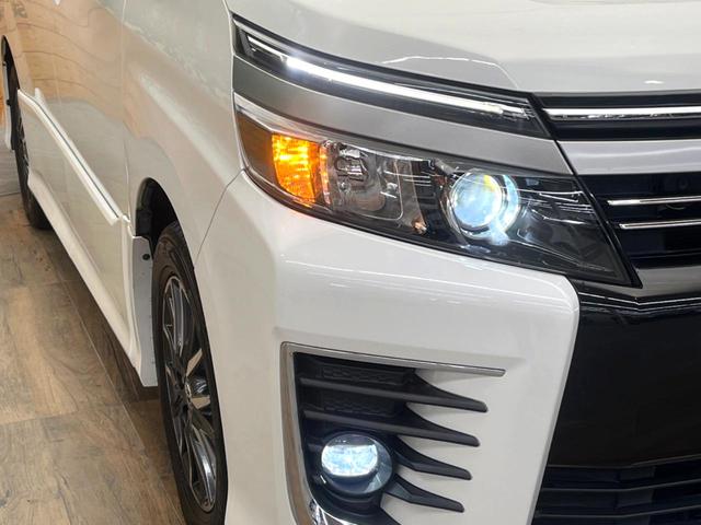 ヴォクシー ＺＳ　煌ＩＩ　両側電動ドア　純正ＳＤナビ　後席モニター　バックカメラ　衝突被害軽減システム　禁煙車　ドラレコ　スマートキー　ＬＥＤヘッド　ビルトインＥＴＣ　オートハイビーム　車線逸脱警報　オートライト（12枚目）