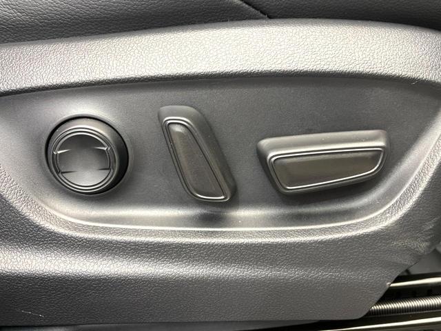 カローラクロス ハイブリッド　Ｚ　禁煙車　メーカー純正１０．５インチナビ　サンルーフ　プリクラッシュセーフティ　全周囲カメラ　レーダークルーズ　ブラインドスポットモニター　ＬＥＤヘッド　ＥＴＣ　ドラレコ　純正１８インチアルミ（63枚目）