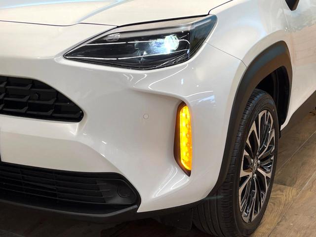 ヤリスクロス Ｚ　禁煙車　メーカー純正８インチナビ　バックカメラ　プリクラッシュセーフティ　レーダークルーズ　ブラインドスポットモニター　シートヒーター　ＬＥＤヘッド　ＥＴＣ　ドラレコ　純正１８インチアルミ（12枚目）