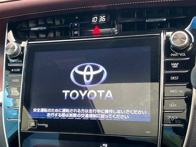 【メーカー純正９．２インチナビ】インテリアに溶け込むスタイリッシュな「専用設計」メーカーナビを装備♪視認性や操作性など基本性能にも優れ、より上質なカーライフをお楽しみいただけます。