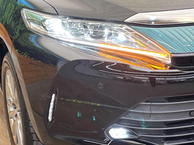 【シーケンシャルターンランプ付きＬＥＤヘッドライト】人気の『流れるウィンカー』付きのＬＥＤヘッドライトを装備♪高級感はもちろん、点灯時は存在感たっぷりで他車からも認識されやすく安心です。