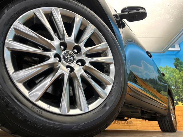【純正１８インチアルミホイール】外観にマッチした純正アルミホイールを装着しております。各種社外アルミホイールや、スタッドレスタイヤも取扱いしております。是非ご相談ください♪