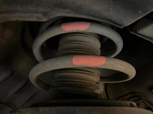 お車を安心してお乗りいただく為には、足回りの定期点検が欠かせません。サービスサポート（有償保証）では無料点検もご提供しており、安心のカーライフをお過ごしいただけるサポート体制が整っています。