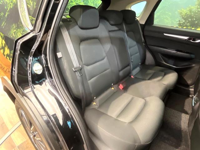 後部座席も気になるようなキズ・汚れやへたり等、大きなダメージはなく、良好な状態です。