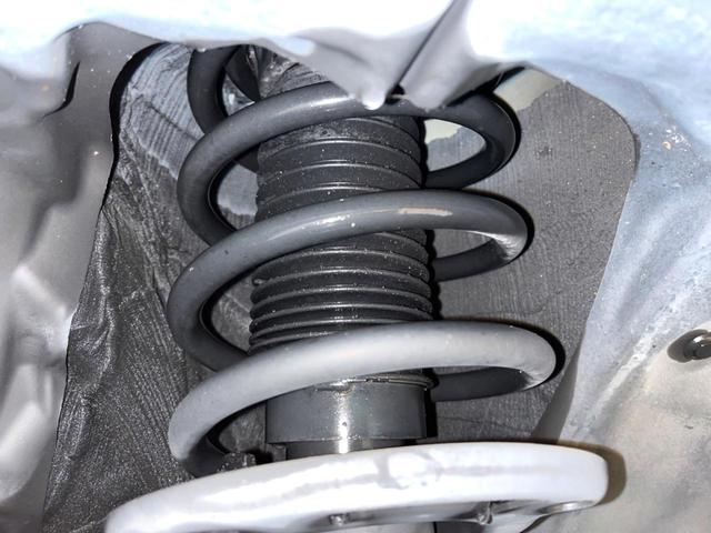 お車を安心してお乗りいただく為には、足回りの定期点検が欠かせません。サービスサポート（有償保証）では無料点検もご提供しており、安心のカーライフをお過ごしいただけるサポート体制が整っています。