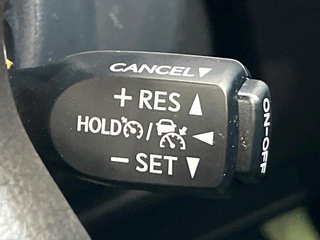 【レーダークルーズコントロール】高速道路での長距離走行が楽に！！自動で速度を保つクルーズコントロールが、衝突軽減システムと連携し、前方の車両を感知して車間を保つように速度調節してくれます！！