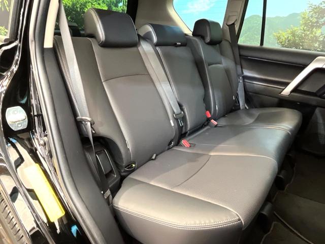 後部座席も気になるようなキズ・汚れやへたり等、大きなダメージはなく、良好な状態です。