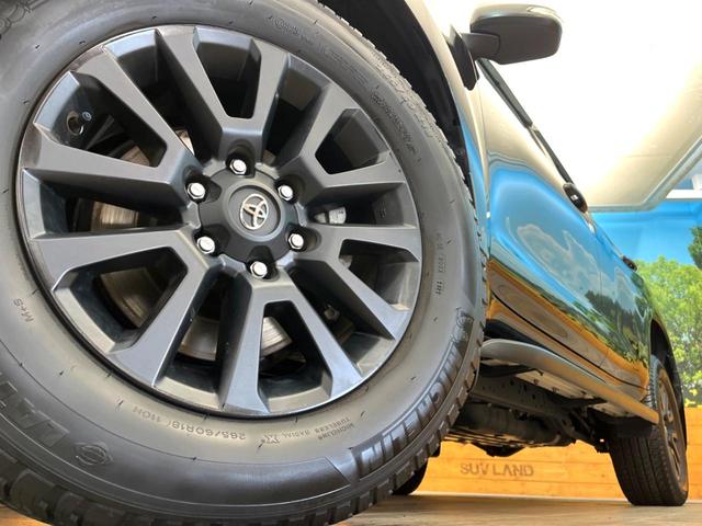 【純正１８インチアルミホイール】外観にマッチした純正アルミホイールを装着しております。各種社外アルミホイールや、スタッドレスタイヤも取扱いしております。是非ご相談ください♪