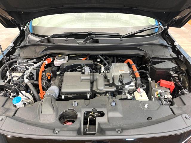 ヴェゼル ｅ：ＨＥＶ　Ｚ　禁煙車　９インチホンダコネクトディスプレイ　全周囲カメラ　アダプティブクルーズ　ホンダセンシング　純正１８インチアルミ　シーケンシャルターンランプ　パドルシフト　ハーフレザーシート　ＥＴＣ（18枚目）