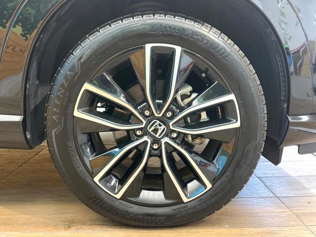 ヴェゼル ｅ：ＨＥＶ　Ｚ　禁煙車　９インチホンダコネクトディスプレイ　全周囲カメラ　アダプティブクルーズ　ホンダセンシング　純正１８インチアルミ　シーケンシャルターンランプ　パドルシフト　ハーフレザーシート　ＥＴＣ（32枚目）