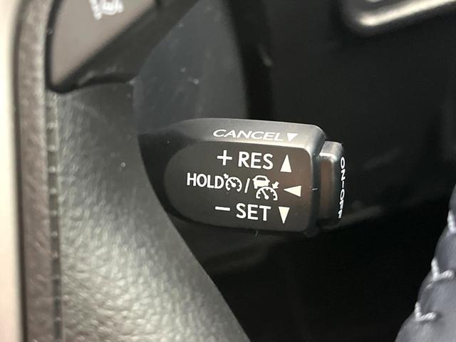 ランドクルーザープラド ＴＸ　Ｌパッケージ　マットブラックエディション　禁煙車　４ＷＤ　９インチメーカー純正ナビ　全周囲カメラ　７人乗り　セーフティセンス　レーダークルーズ　革シート　ＬＥＤヘッド＆フォグ　純正１８インチアルミ　シートベンチレーション　オートハイビーム（6枚目）