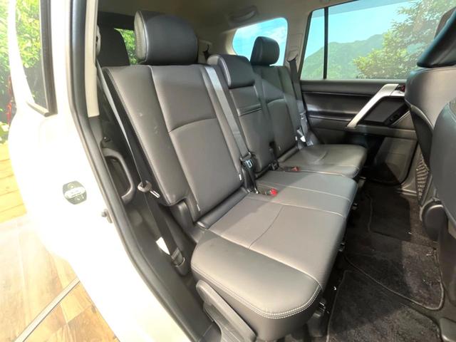 ランドクルーザープラド ＴＸ　Ｌパッケージ　マットブラックエディション　禁煙車　４ＷＤ　９インチメーカー純正ナビ　全周囲カメラ　７人乗り　セーフティセンス　レーダークルーズ　革シート　ＬＥＤヘッド＆フォグ　純正１８インチアルミ　シートベンチレーション　オートハイビーム（9枚目）
