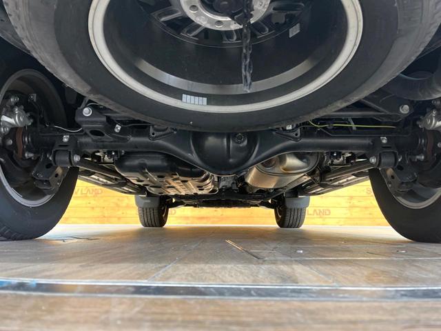 ランドクルーザープラド ＴＸ　Ｌパッケージ　マットブラックエディション　禁煙車　４ＷＤ　９インチメーカー純正ナビ　全周囲カメラ　７人乗り　セーフティセンス　レーダークルーズ　革シート　ＬＥＤヘッド＆フォグ　純正１８インチアルミ　シートベンチレーション　オートハイビーム（19枚目）