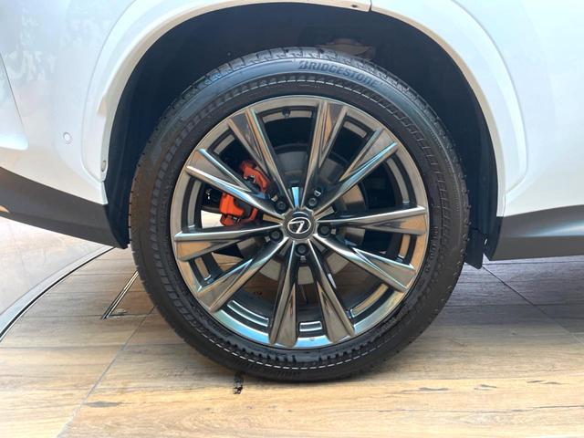 ＮＸ ＮＸ３５０ｈ　Ｆスポーツ　禁煙車　１４インチメーカーナビ　マークレビンソンサウンド　全周囲カメラ　大型サンルーフ　純正２０インチアルミ　パワーバックドア　シーケンシャルターンランプ　ＥＴＣ　１００Ｖ電源　革シート（30枚目）