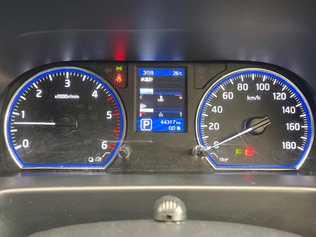 NV350キャラバンバン ロングプレミアムGXターボ 純正ナビ 全周囲カメラ ディーゼル(軽油) インテリジェントエマージェンシーブレーキ スマートキー LEDヘッド ETC オートライト オートエアコン 横滑り防止支援システム 純正15インチアルミ(33枚目)