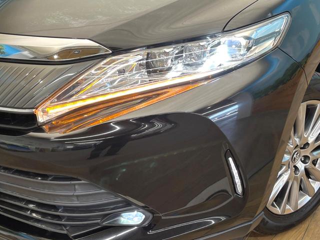 ハリアー プレミアム　禁煙車　ＢＩＧ－Ｘ９インチナビ　プリクラッシュセーフティ　バックカメラ　レーダークルーズ　パワーバックドア　オートマチックハイビーム　ＬＥＤヘッド　スマートキー　純正１８インチアルミ（12枚目）