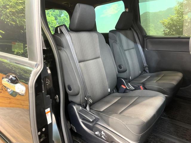 ヴォクシー ＺＳ　煌　両側電動ドア　後席モニター　バックカメラ　衝突被害軽減システム　ドラレコ　スマートキー　ＬＥＤヘッド　ビルトインＥＴＣ　クルコン　純正１６インチアルミ　オートハイビーム　車線逸脱警報　オートライト（9枚目）