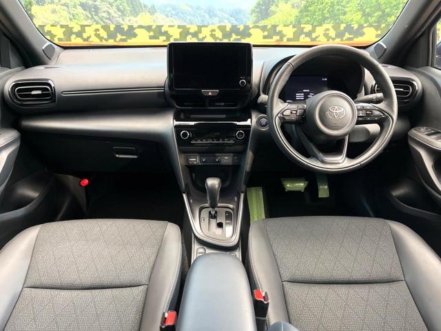 ヤリスクロス Ｚ　禁煙車　メーカー純正８インチナビ　全周囲カメラ　プリクラッシュセーフティ　レーダークルーズ　ブラインドスポットモニター　ＬＥＤヘッド　ＥＴＣ　ドラレコ　スマートキー　純正１８インチアルミ（2枚目）