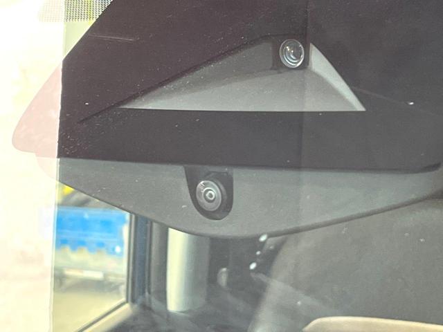 セレナ ｅ－パワー　ハイウェイスターＶ　禁煙車　メーカー純正１２．３インチナビ　全周囲カメラ　フリップダウンモニター　インテリジェントエマージェンシーブレーキ　純正エアロ　ブラインドスポットモニター　ＬＥＤヘッド　純正１６インチアルミ（6枚目）