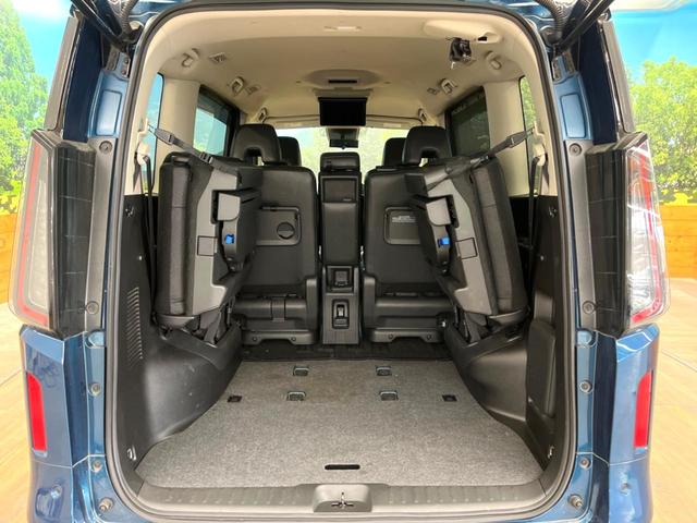 セレナ ｅ－パワー　ハイウェイスターＶ　禁煙車　メーカー純正１２．３インチナビ　全周囲カメラ　フリップダウンモニター　インテリジェントエマージェンシーブレーキ　純正エアロ　ブラインドスポットモニター　ＬＥＤヘッド　純正１６インチアルミ（11枚目）