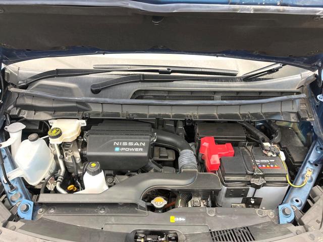 セレナ ｅ－パワー　ハイウェイスターＶ　禁煙車　メーカー純正１２．３インチナビ　全周囲カメラ　フリップダウンモニター　インテリジェントエマージェンシーブレーキ　純正エアロ　ブラインドスポットモニター　ＬＥＤヘッド　純正１６インチアルミ（18枚目）