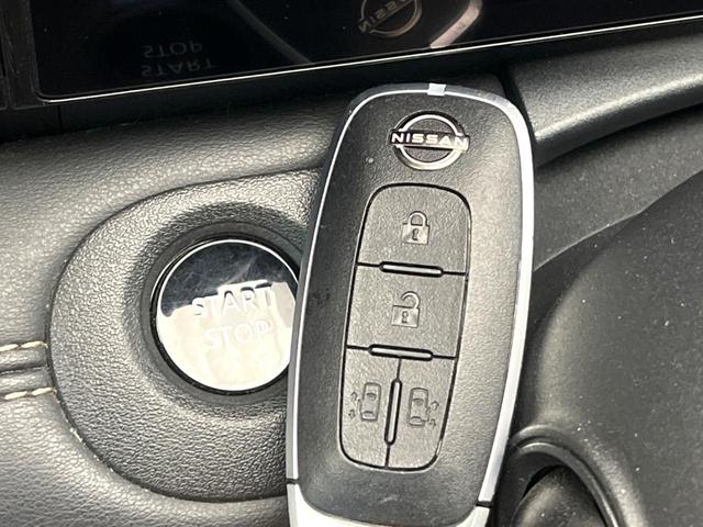 セレナ ｅ－パワー　ハイウェイスターＶ　禁煙車　メーカー純正１２．３インチナビ　全周囲カメラ　フリップダウンモニター　インテリジェントエマージェンシーブレーキ　純正エアロ　ブラインドスポットモニター　ＬＥＤヘッド　純正１６インチアルミ（41枚目）