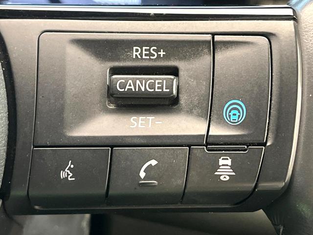 セレナ ｅ－パワー　ハイウェイスターＶ　禁煙車　メーカー純正１２．３インチナビ　全周囲カメラ　フリップダウンモニター　インテリジェントエマージェンシーブレーキ　純正エアロ　ブラインドスポットモニター　ＬＥＤヘッド　純正１６インチアルミ（43枚目）