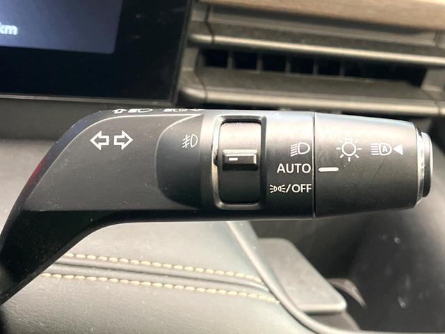 セレナ ｅ－パワー　ハイウェイスターＶ　禁煙車　メーカー純正１２．３インチナビ　全周囲カメラ　フリップダウンモニター　インテリジェントエマージェンシーブレーキ　純正エアロ　ブラインドスポットモニター　ＬＥＤヘッド　純正１６インチアルミ（46枚目）