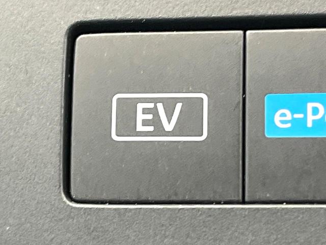 セレナ ｅ－パワー　ハイウェイスターＶ　禁煙車　メーカー純正１２．３インチナビ　全周囲カメラ　フリップダウンモニター　インテリジェントエマージェンシーブレーキ　純正エアロ　ブラインドスポットモニター　ＬＥＤヘッド　純正１６インチアルミ（56枚目）