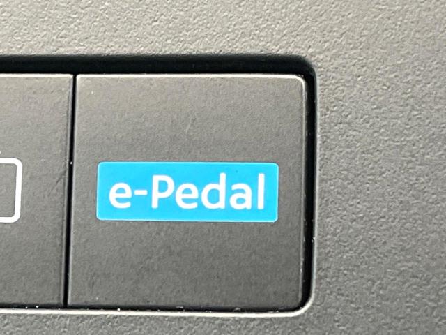 セレナ ｅ－パワー　ハイウェイスターＶ　禁煙車　メーカー純正１２．３インチナビ　全周囲カメラ　フリップダウンモニター　インテリジェントエマージェンシーブレーキ　純正エアロ　ブラインドスポットモニター　ＬＥＤヘッド　純正１６インチアルミ（57枚目）