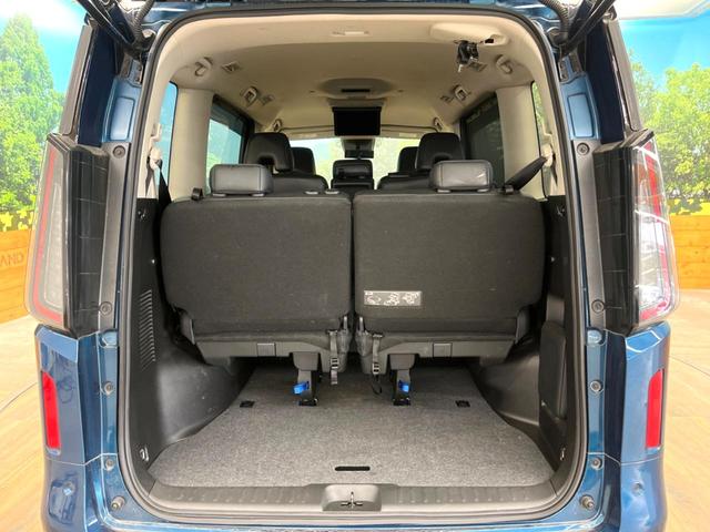 セレナ ｅ－パワー　ハイウェイスターＶ　禁煙車　メーカー純正１２．３インチナビ　全周囲カメラ　フリップダウンモニター　インテリジェントエマージェンシーブレーキ　純正エアロ　ブラインドスポットモニター　ＬＥＤヘッド　純正１６インチアルミ（71枚目）