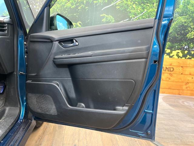 セレナ ｅ－パワー　ハイウェイスターＶ　禁煙車　メーカー純正１２．３インチナビ　全周囲カメラ　フリップダウンモニター　インテリジェントエマージェンシーブレーキ　純正エアロ　ブラインドスポットモニター　ＬＥＤヘッド　純正１６インチアルミ（74枚目）